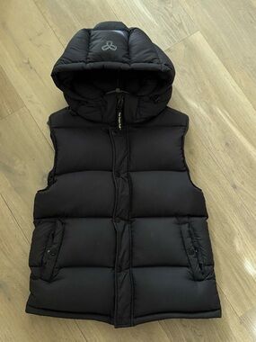 Aritzia TNA The Super Puff Vest Black (Size S)